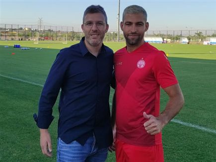 שכטר עם המנכ&quot;ל גיא פרימור: &quot;שמח ללבוש שוב אדום&quot;