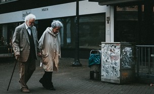 קשישים (צילום: unsplash)