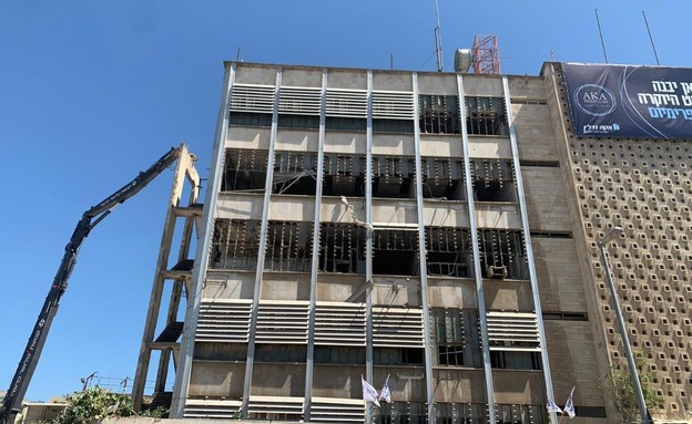 הריסת הבניין של רשות השידור ברוממה בירושלים (צילום: אקה נדל"ן)