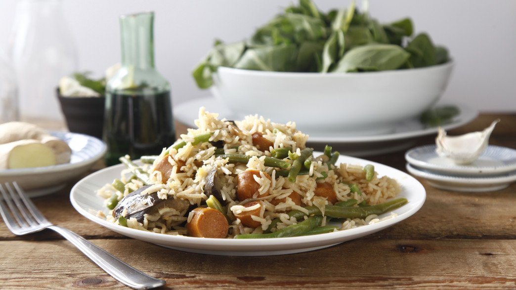 אורז בסמטי עם נקניקיות בניחוח ג'ינג'ר