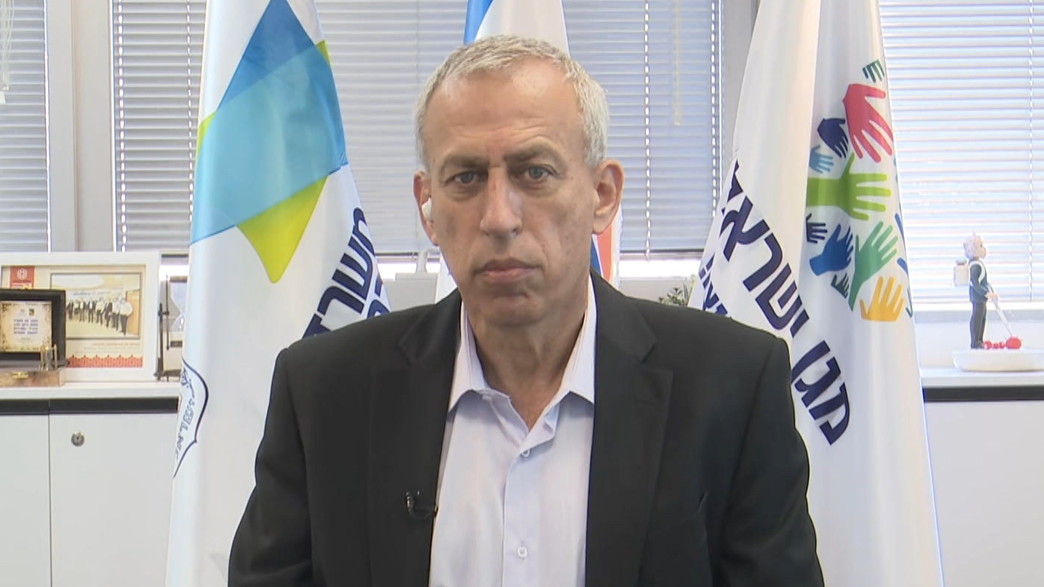 פרויקטור הקורונה, נחמן אש