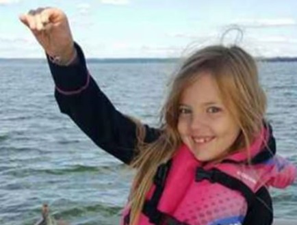 האב והאם החורגת הודו: "התעללנו בבת ה-8 למוות"