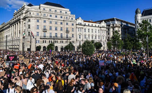מחאה בהונגריה נגד החוק האוסר על 