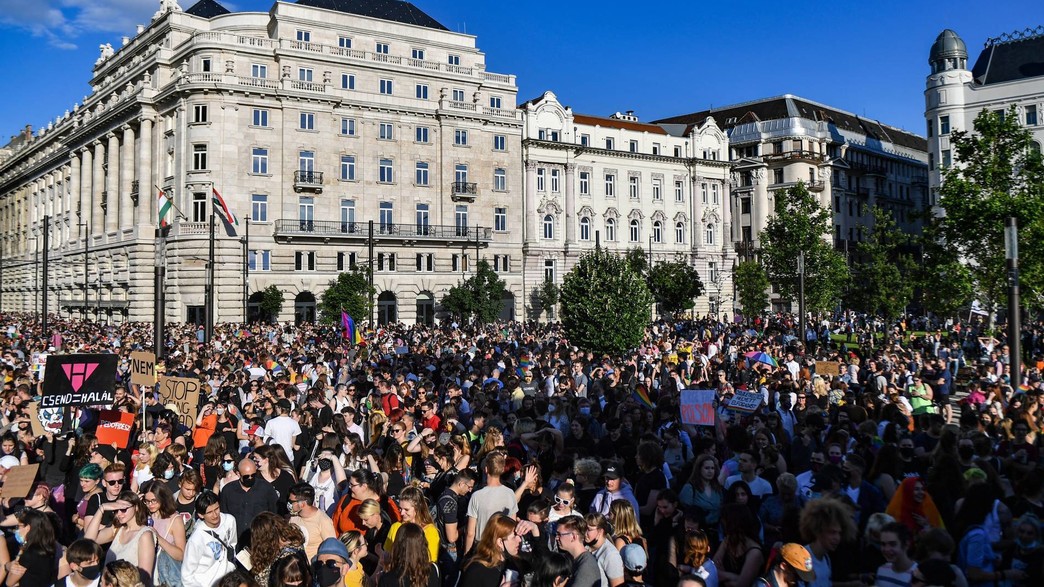 מחאה בהונגריה נגד החוק האוסר על "תעמולה הומוסקסואלית" (צילום: GERGELY BESENYEI / AFP, GettyImages)