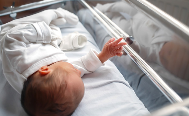 תינוק בבית חולים (צילום: shutterstock)