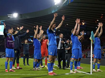 ולהעפלה היסטורית לרבע הגמר (GETTY)