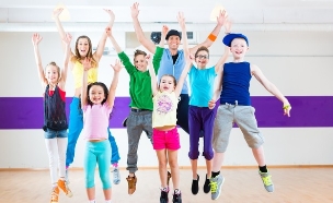 ילדים רוקדים (צילום: Shutterstock)