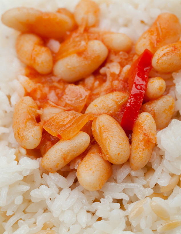 שעועית ברוטב עגבניות על אורז