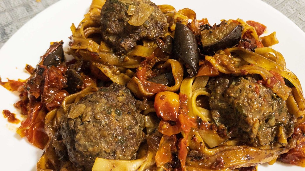 תבשיל קציצות ופסטה