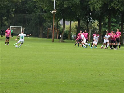 שרי. פרץ את הסכר עם בעיטה חופשית  (צילום: באדיבות האתר הרשמי - מכבי חיפה)