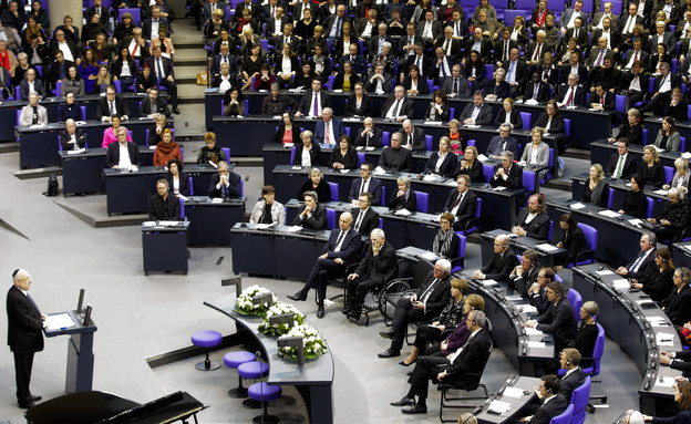ראובן ריבלין נושא את נאומו בבונדסטג הפרלמנט הגרמני  (צילום: AP)