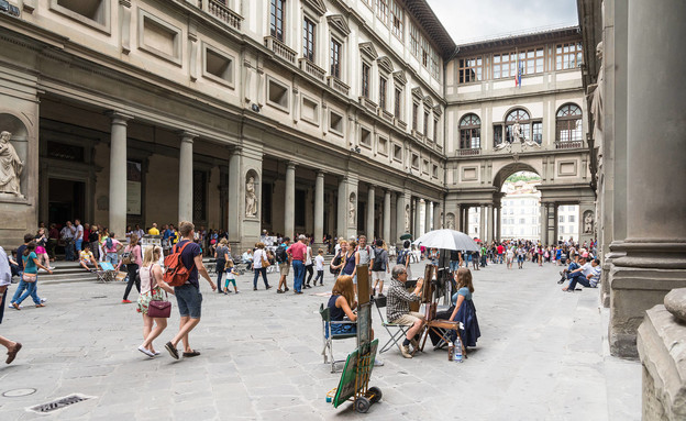 תיירים בפירנצה (צילום:  starmaro, shutterstock)
