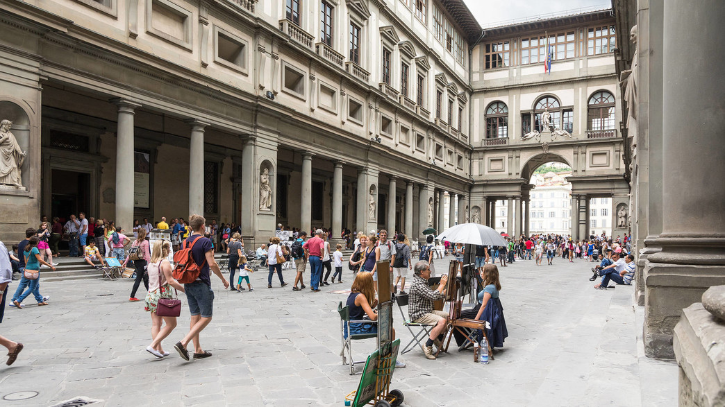 תיירים בפירנצה (צילום:  starmaro, shutterstock)