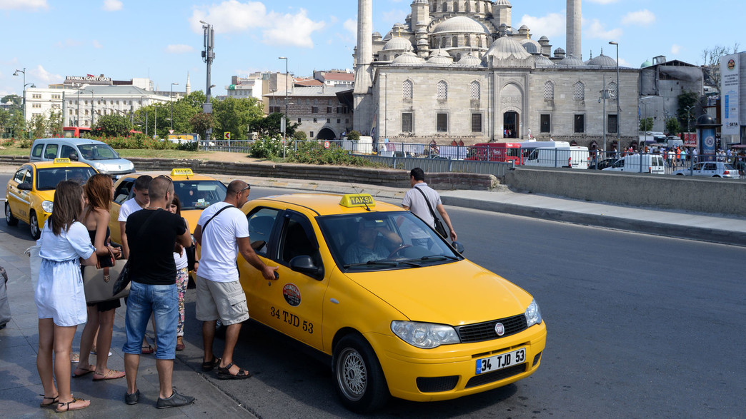 מונית באיסטנבול (צילום:  Bumble Dee, shutterstock)