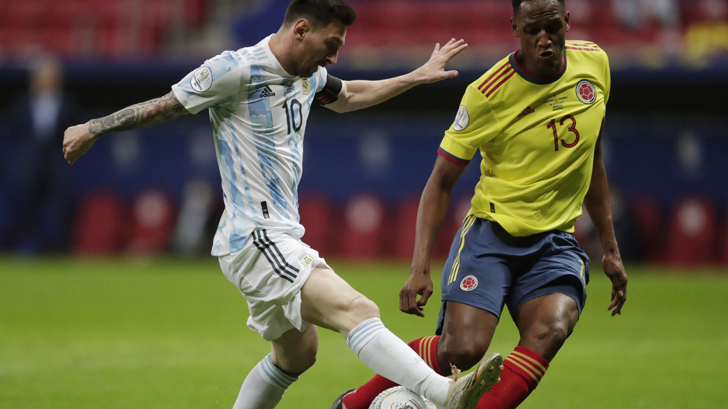 ליאו מסי מול יירי מינה 