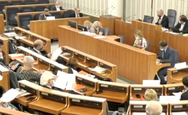וורשה, השימוע בסנאט הפולני התחיל (צילום: צילום מסך של שידורי הסנאט הפולני)