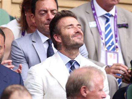 דייויד בקהאם. נראה מרוצה ממה שהוא רואה על הדשא (GETTY)