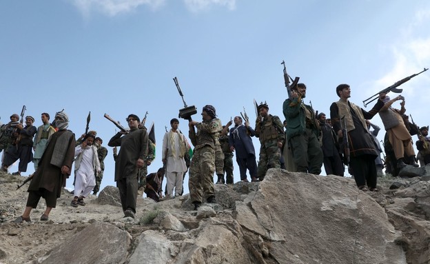 אזרחים אפגנים נגד הטליבאן (צילום: reuters)