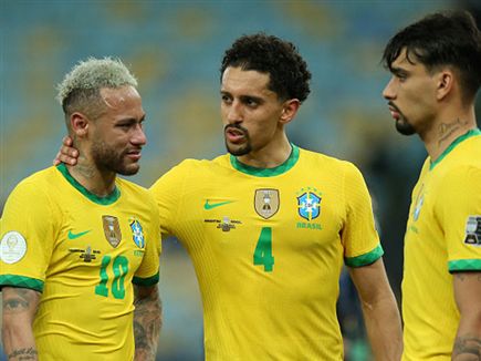 שחקני ברזיל יורדים מאוכזבים (getty)