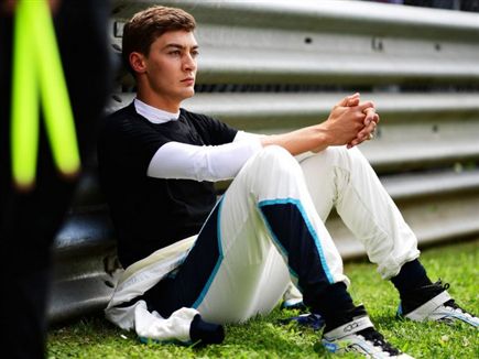 ראסל. "אני נאמן למרצדס"