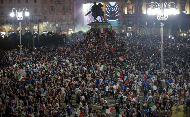 חגיגות הניצחון של איטליה (צילום: AP)