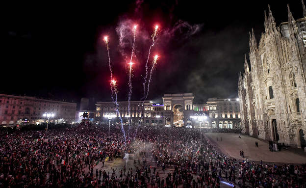 חגיגות הניצחון של איטליה (צילום: AP)