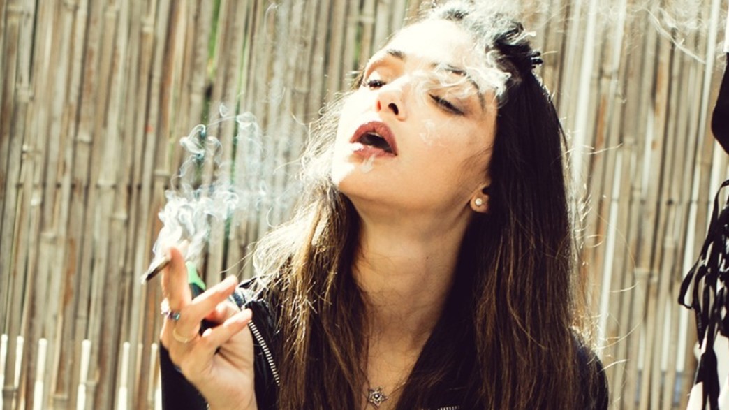 ליאת בלו מעשנת וויד. יולי 2021 ליאת בלו מעשנת וויד. יולי 2021