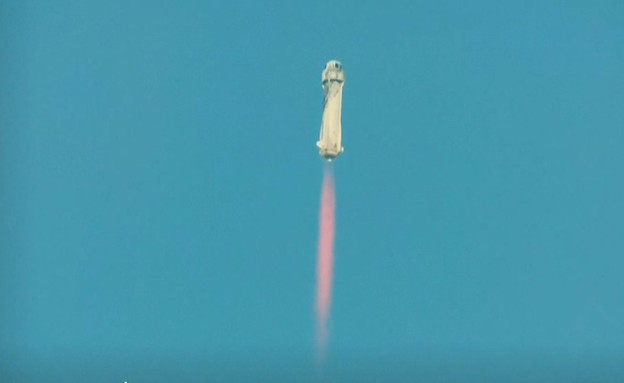 הטיסה של ג'ף בזוס לחלל (צילום: reuters)