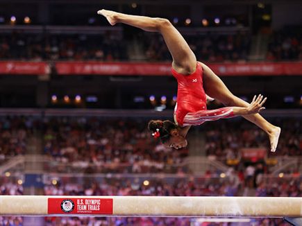 ארבעה תרגילים שונים על שמה. ביילס (GETTY)