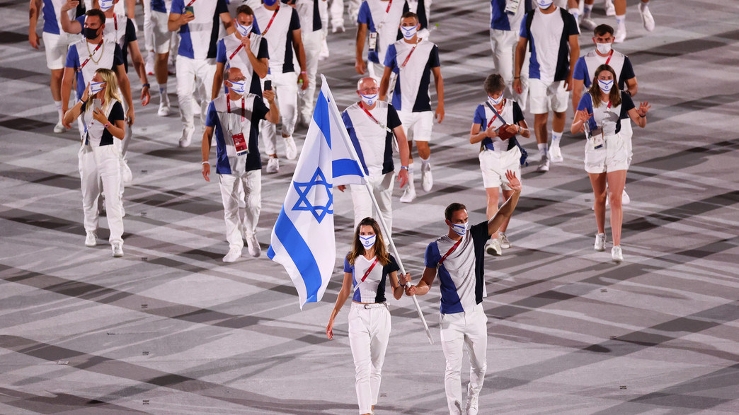 המשלחת הישראלית נכנסה לאצטדיון עם נושאי הדגל יעקב 