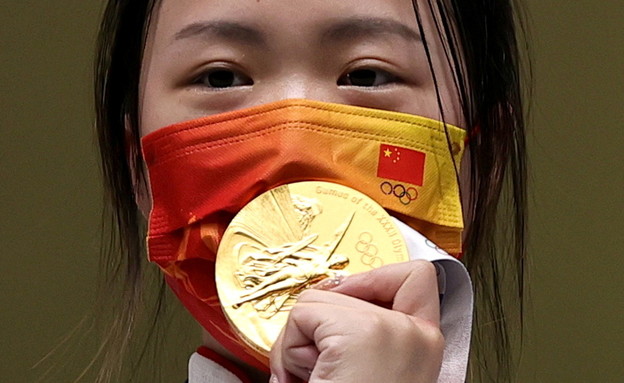 ספורטאית מסין זוכה במקום הראשון ברובה אוויר  (צילום: reuters)