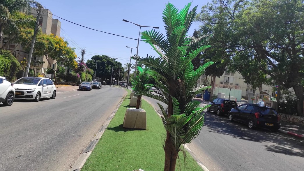 עצים מפלסטיק בפתח תקווה