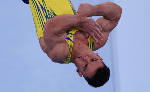 קאיו סוזה מברזיל בתרגיל באולימפיאדה (צילום: reuters)