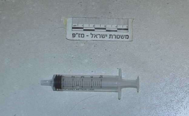 ניסיון רצח בעזרת מזרק עם חומר הרדמה (צילום: דוברות המשטרה)