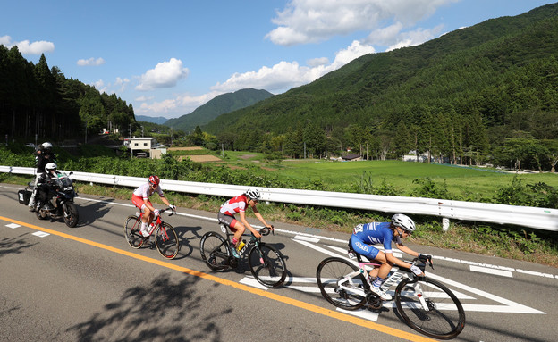 עומר שפירא בתחרות אופני כביש בטוקיו 2020 (צילום: Reuters)