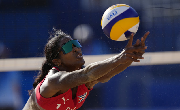 אקהבריה בניטס מקובה משחקצ כדורעף  (צילום: AP)