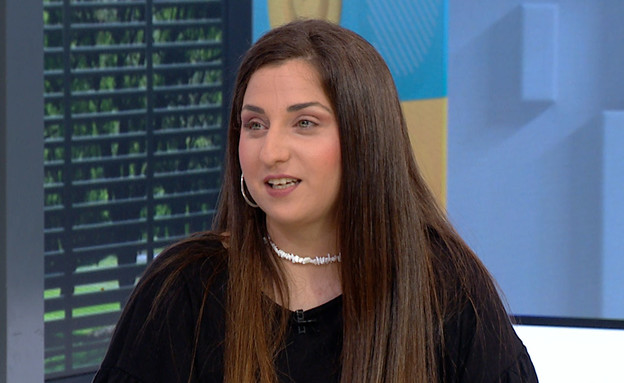 הקונדיטורית שאופה עם יד אחת