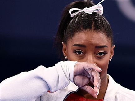 ביילס. סוף עצוב לתחרות הקבוצתית (Getty Images)