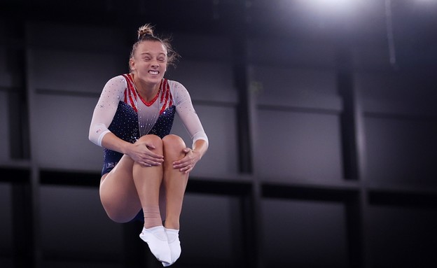 ניקול אשינגר בתחרות הטרמפולינות באולימפיאדה (צילום: reuters)