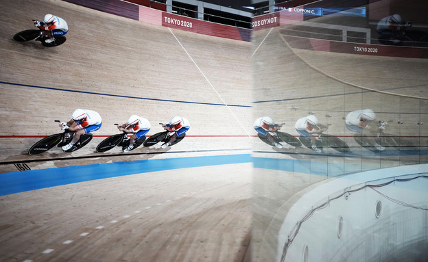השתקפות רוכבות הנבחרת מצרפת בתחרות בולודרום (צילום: AP)