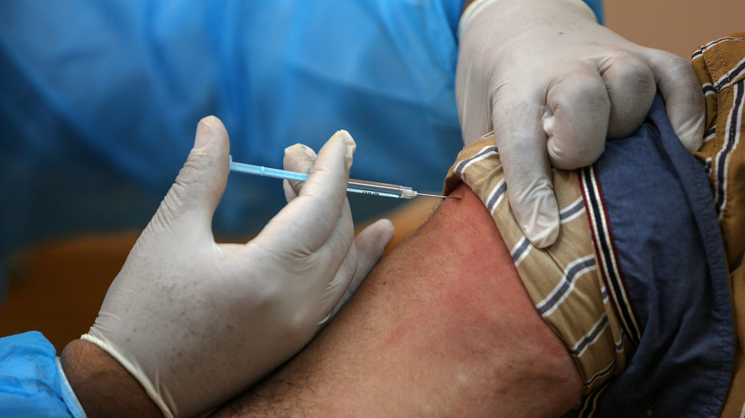 חיסון מבוגרים נגד קורונה (צילום: עבד רחים חטיב / פלאש 90)