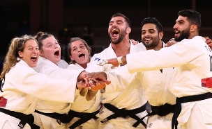 נבחרת ישראל בג'ודו אחרי הזכיה בארד (צילום: רויטרס)