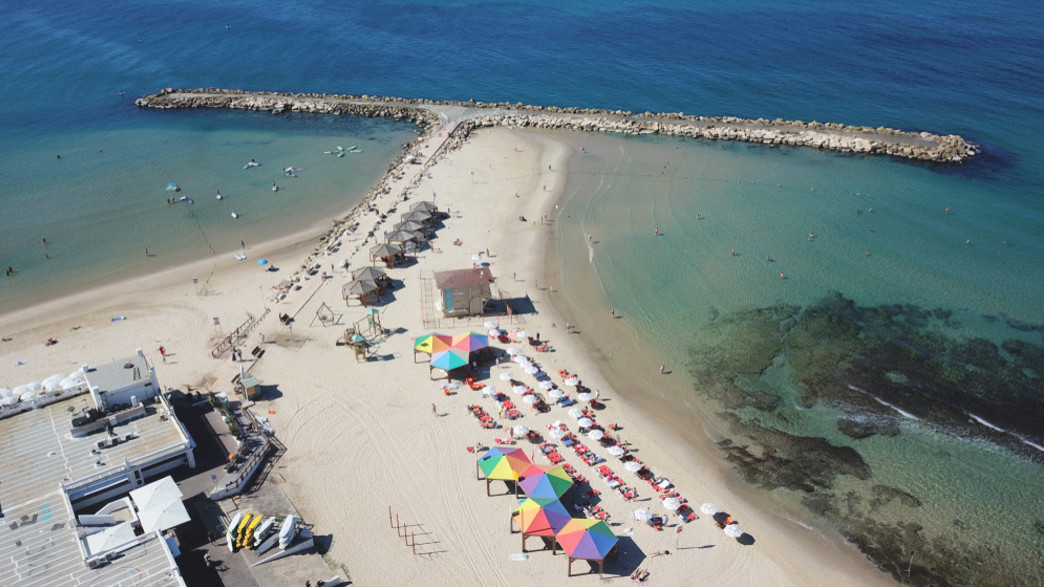 חוף הילטון תל אביב (צילום: shutterstock by Yuval Cohen Drones)