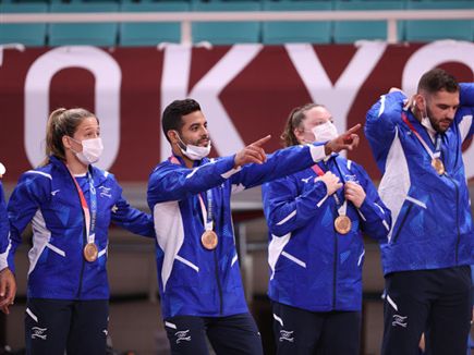 מוקי חוגג בטקס הענקת המדליות (getty)