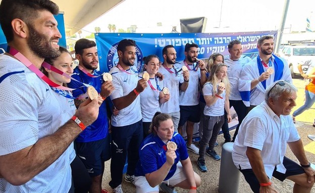 נבחרת הג'ודו נחתה בישראל עם המדליות