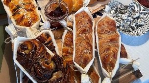 עוגות שמרים וחלות של דניאל קיציס (צילום: מתוך האינסטגרם daniellekitzis)