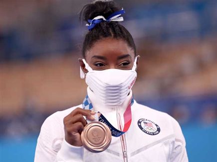 סימון ביילס. העיניים אומרות הכל (GETTY)