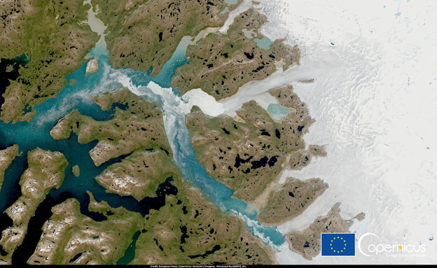 תמונת לווין של איבוד הקרח ממדף הקרח בגרינלנד (צילום: רויטרס)