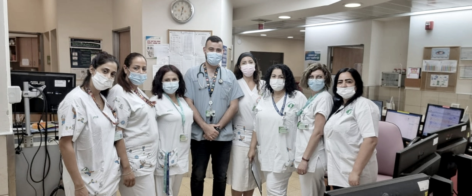 הצוות הרפואי בבית החולים סורוקה (צילום: n12)