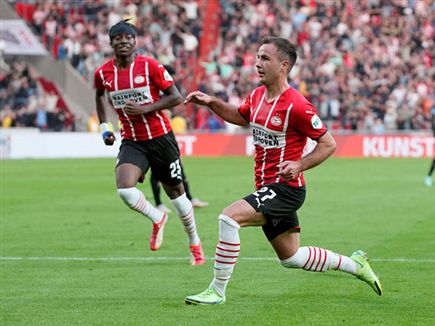 גצה. גם אלוף העולם לשעבר השתתף בחגיגה (Getty)